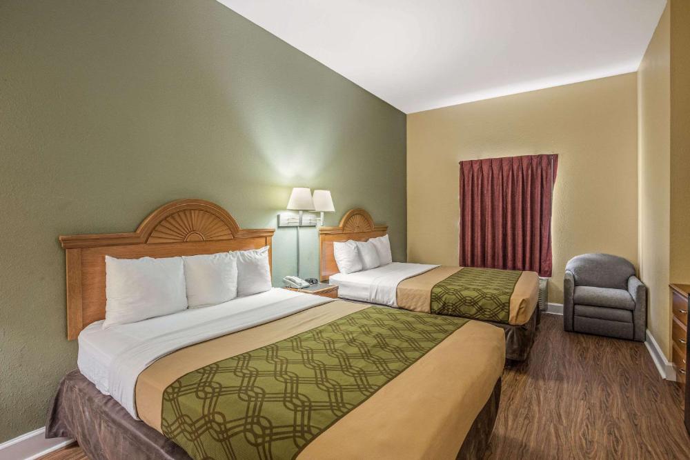 Queen Room with Two Queen Beds - Non-Smoking interior