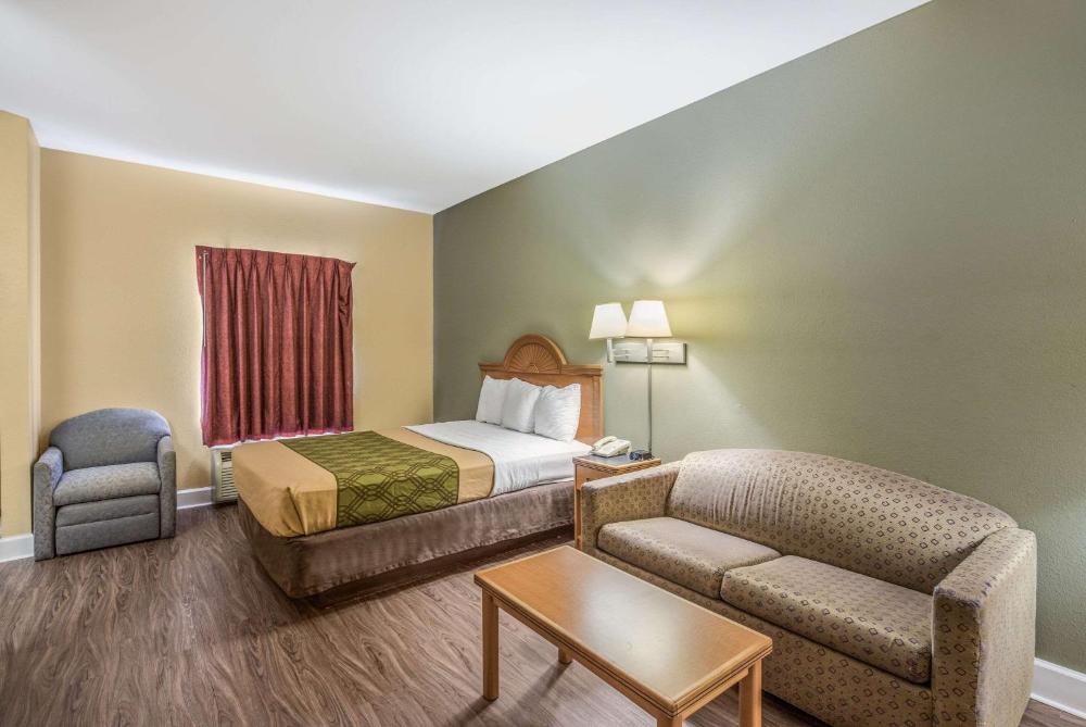 Queen Room - Non-Smoking interior